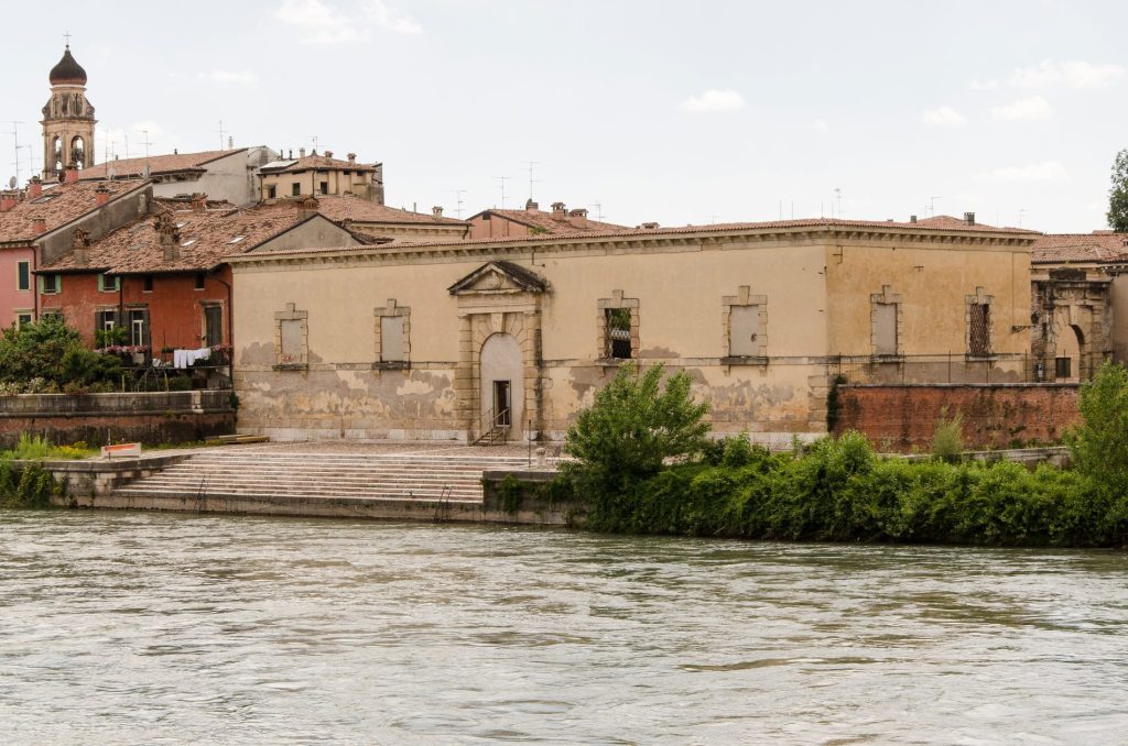 Dogana di Fiume Verona