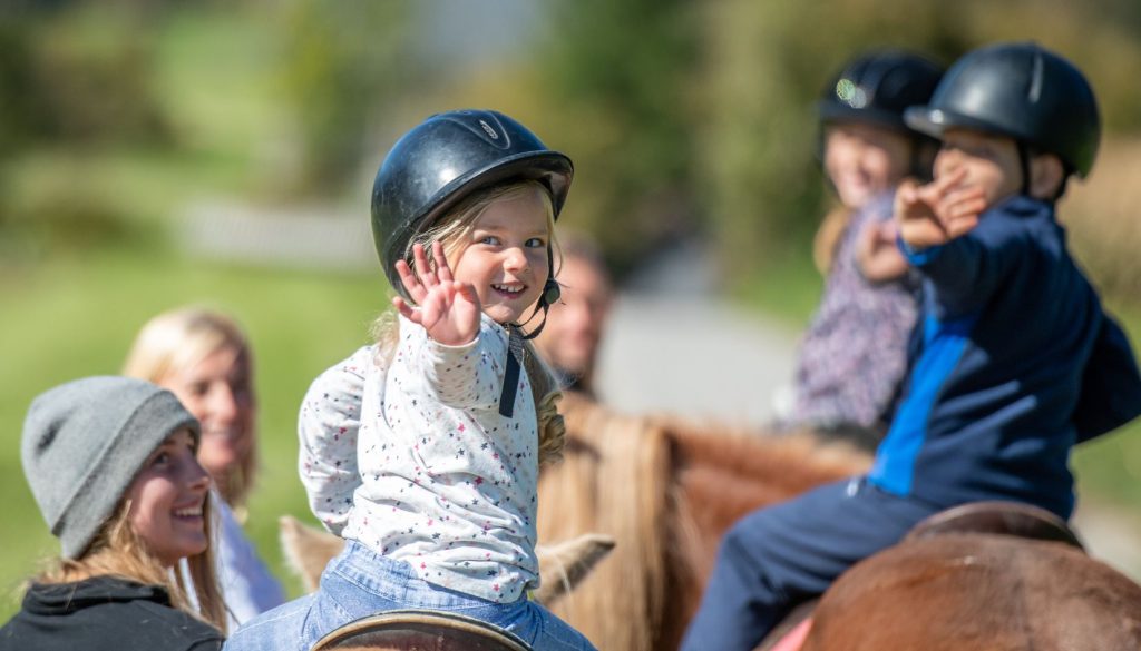 Bambino a cavallo