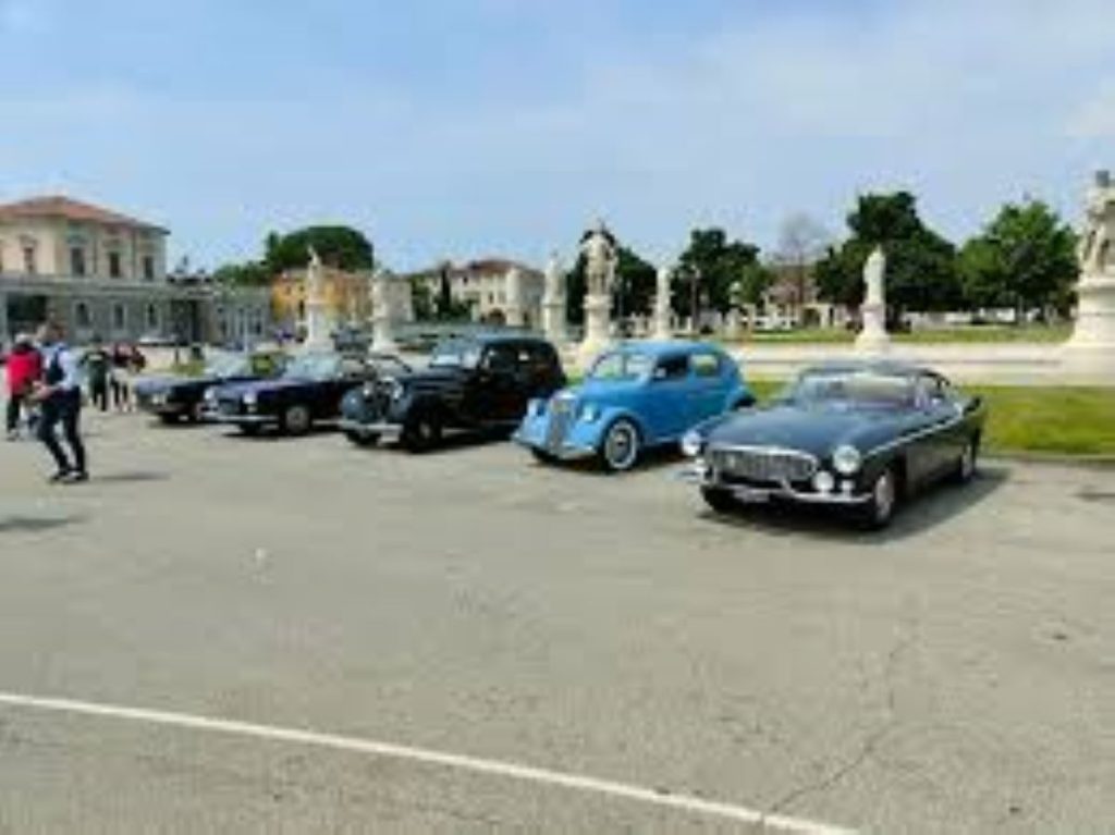 Raduno auto d'epoca