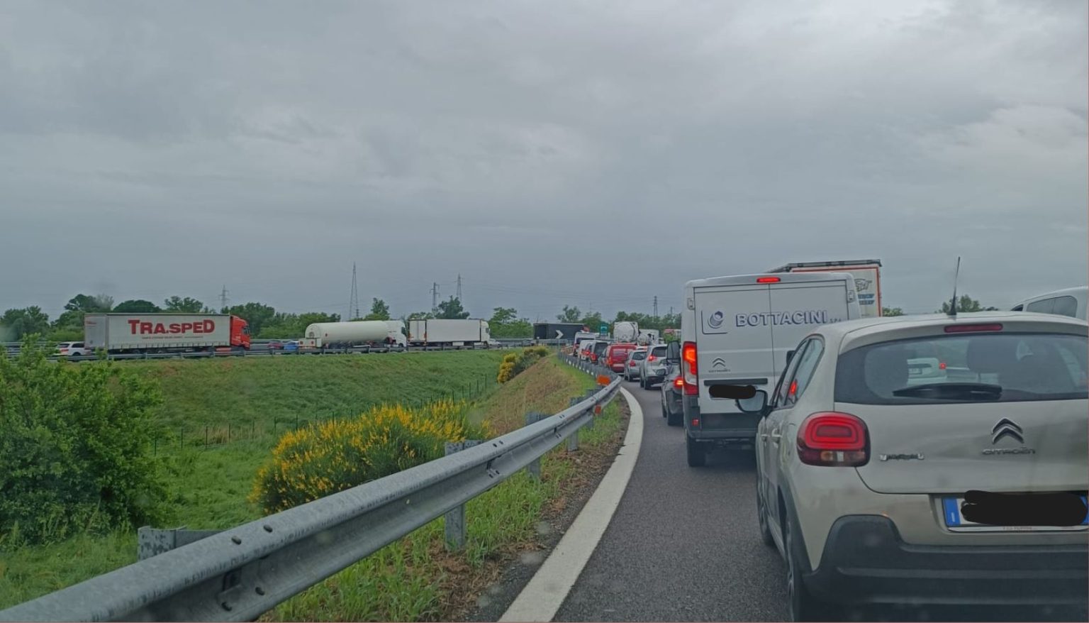 Asfalto danneggiato e traffico in tilt: nove chilometri di coda sulla ...