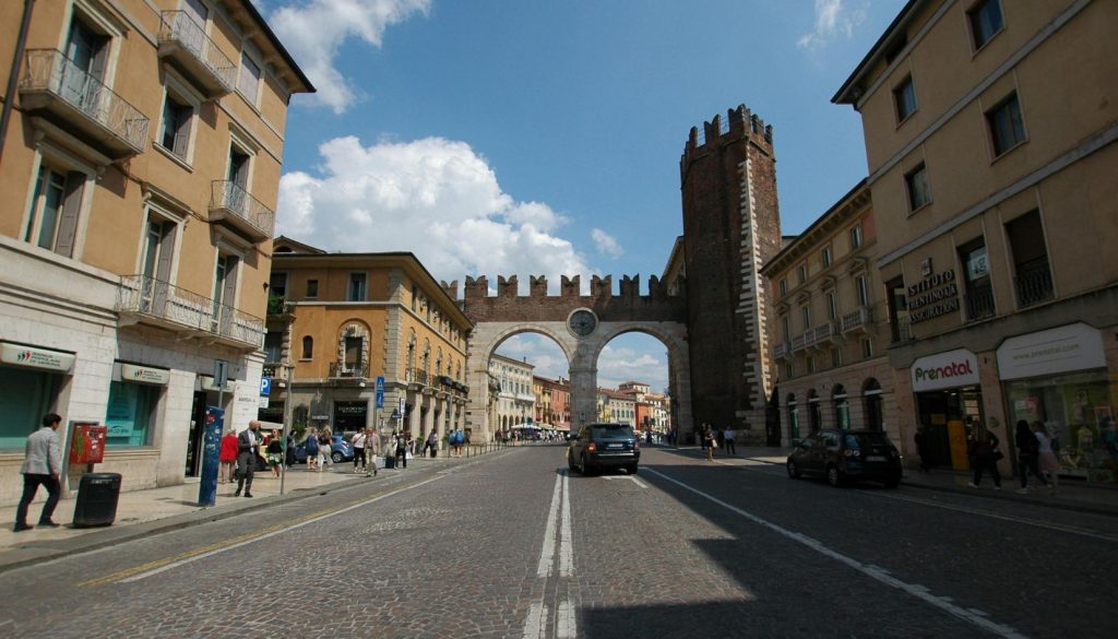 Portoni della Brà orologio