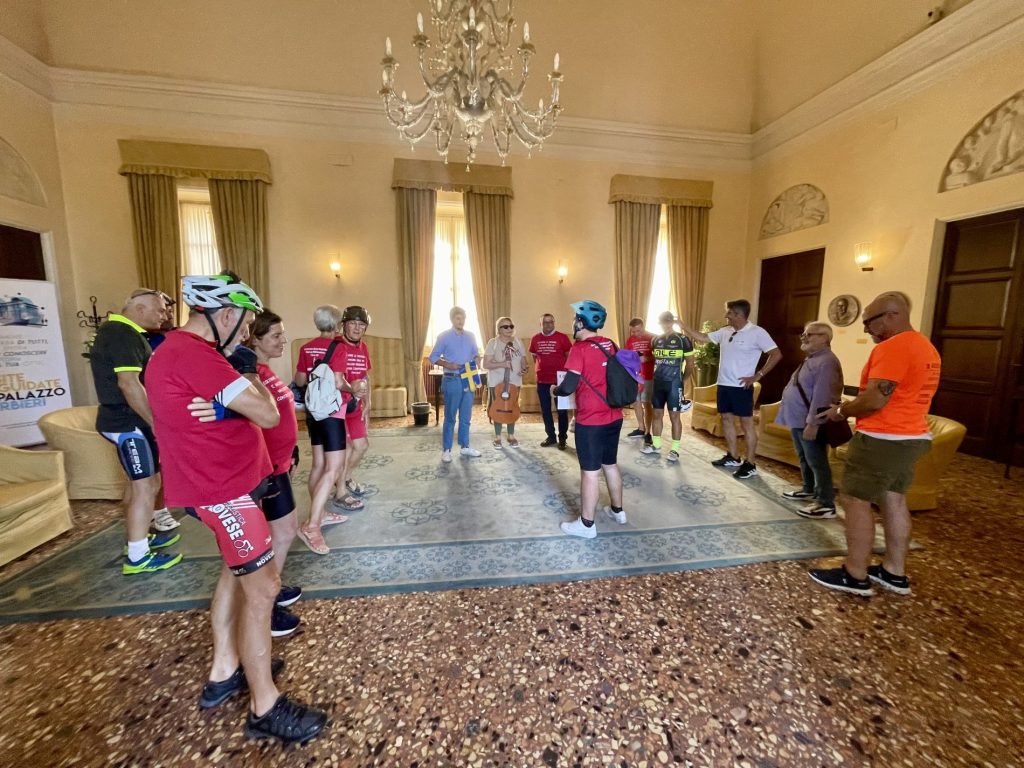 Staffetta ciclistica Palazzo Barbieri