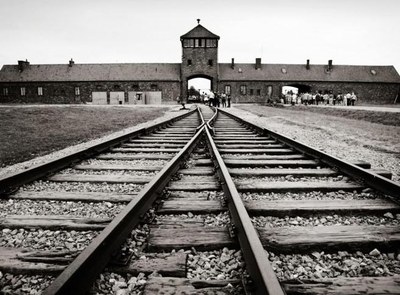 Binario campo di sterminio