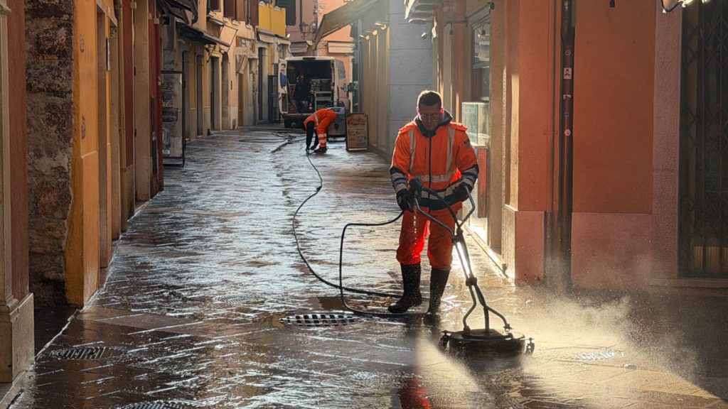 Pulizia centro storico Garda