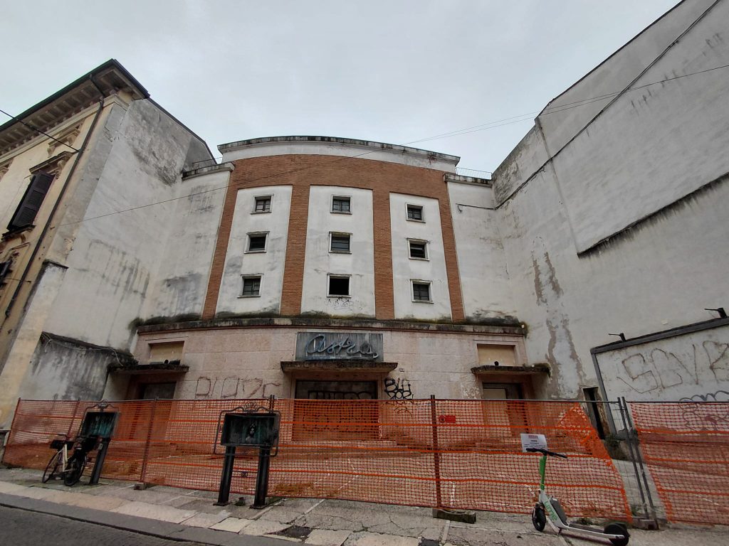 ex cinema Astra Via Oberdan