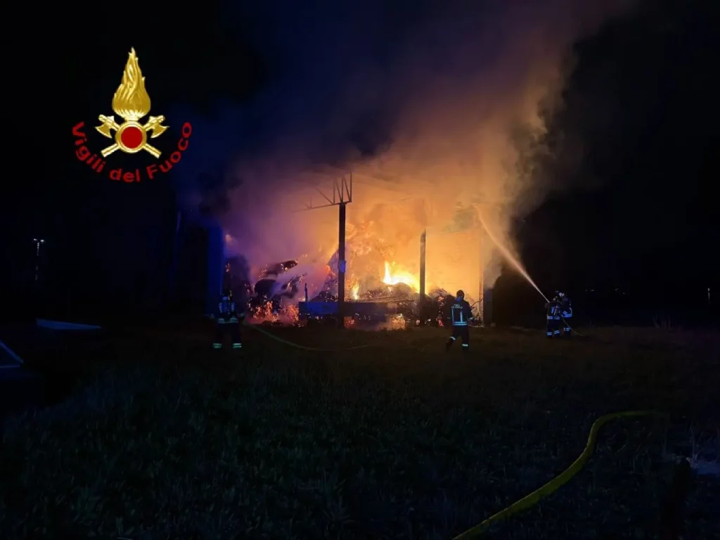 Fienile in Fiamme Vigili del Fuoco