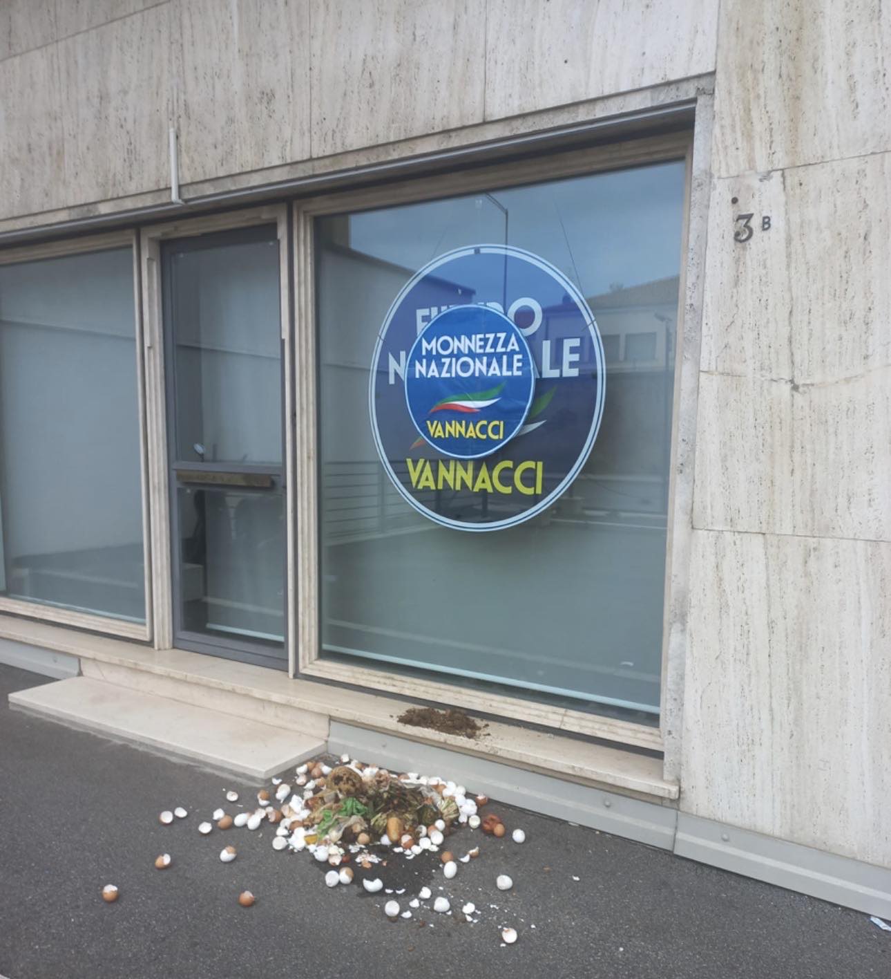 Vandali a sede Futuro Nazionale
