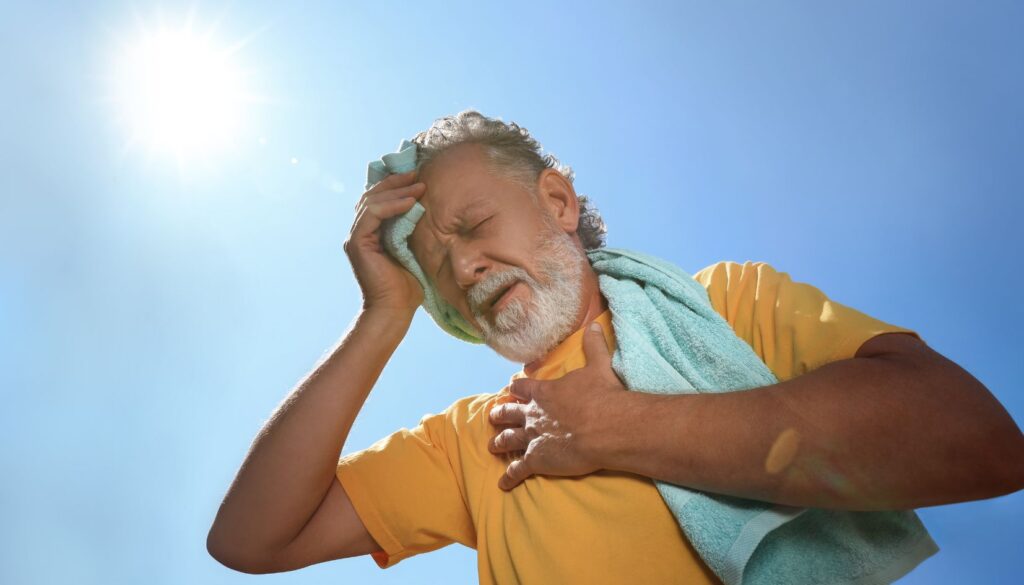 anziano che ha caldo