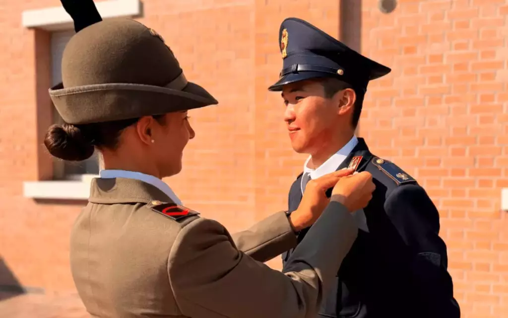 Consegna alamari a polizia di Stato