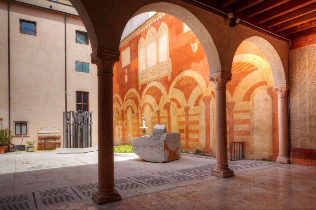 cortile Palazzo Forti