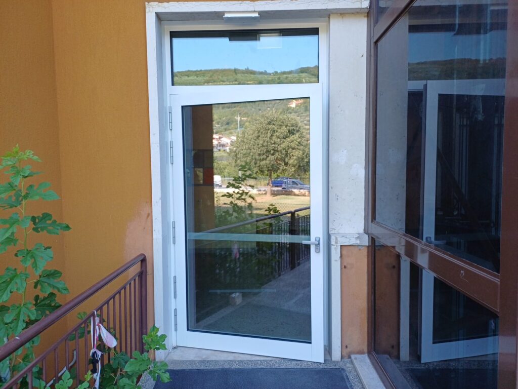 nuovi infissi scuola primaria di Quinto