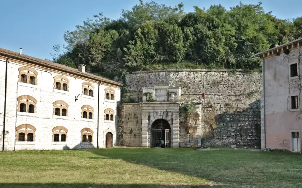 cantiere ex caserma La Rocca Peschiera
