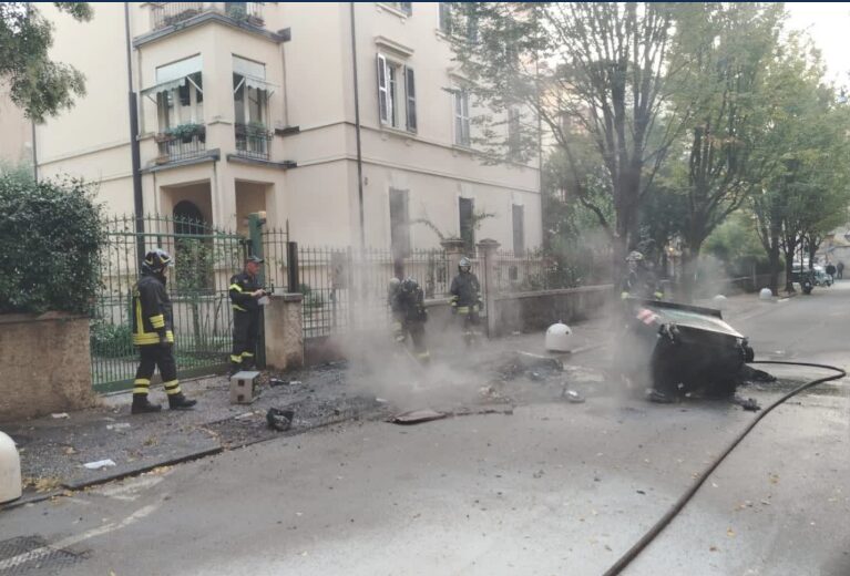 Cassonetti incendiati a Verona