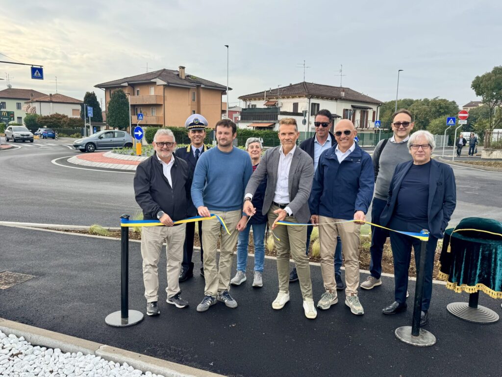 Nuova rotatoria Borgo Roma taglio del nastro