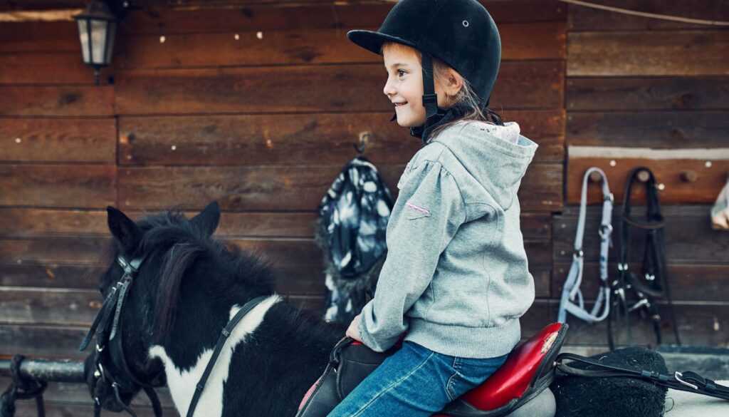 bambina a cavallo