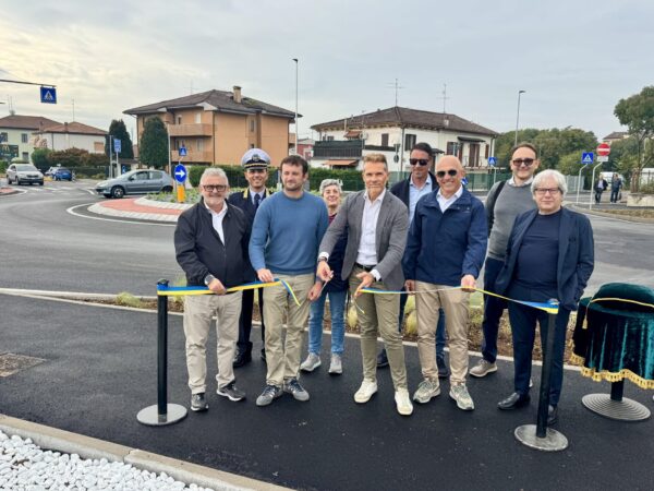 Nuova rotatoria Borgo Roma taglio del nastro